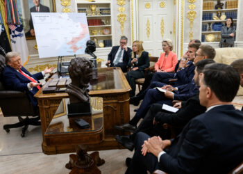 President Donald Trump meets with U.K. Prime Minister Keir Starmer, Italian Prime Minister Giorgia Meloni, European Commission President Ursula von der Leyen, German Chancellor Friedrich Merz, French President Emmanuel Macron, Finnish President Alexander Stubb, Ukrainian President Volodymyr Zelenskyy, and NATO Secretary General Mark Rutte after his call with Russian President Vladimir Putin, Monday, August 18, 2025, in the Oval Office. (Official White House Photo by Daniel Torok)